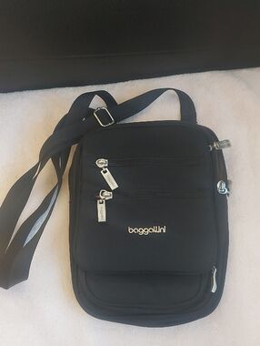 Baggallini Black Crossbody Messenger Bag with Silver Hardware